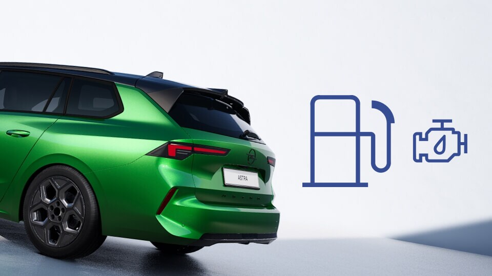 Vista laterale posteriore di Opel Astra Sports Tourer Diesel in verde
