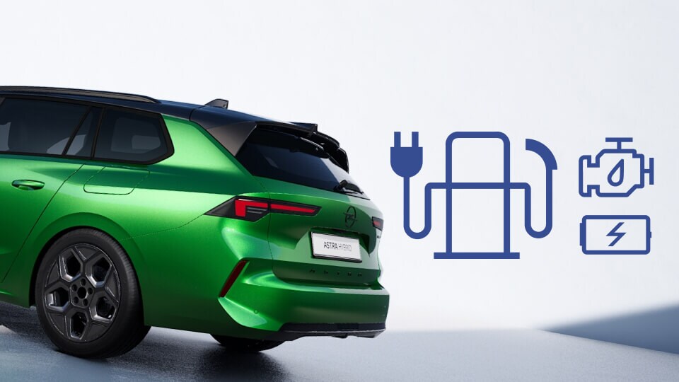Vista posteriore di Opel Astra Sports Tourer Plug-in Hybrid in verde